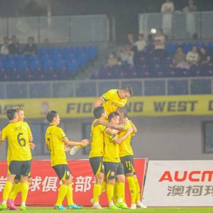 青岛西海岸队1比1平南京城市队，继续保持主场不败