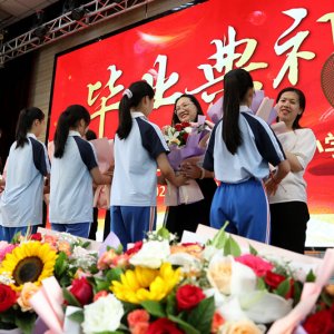 感恩母校情 逐梦向未来
