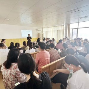 区疾控中心专家莅临东楼路社区卫生服务中心进行基本公共卫生项目专题培训