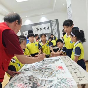 西海岸新区：“爱心公益课堂”让青少年暑期生活更精彩