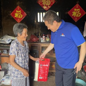 真情巴士集团：“主题党日”进田园，服务群众“心连心”