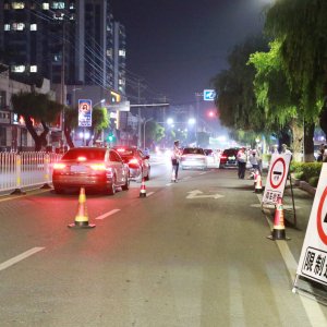 整治“飙车炸街”，黄岛交警在行动